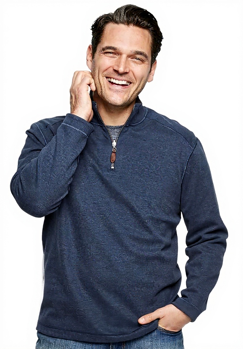 Maglione Johnston Murphy reversibile blu misto cotone indossato in un contesto casual urbano