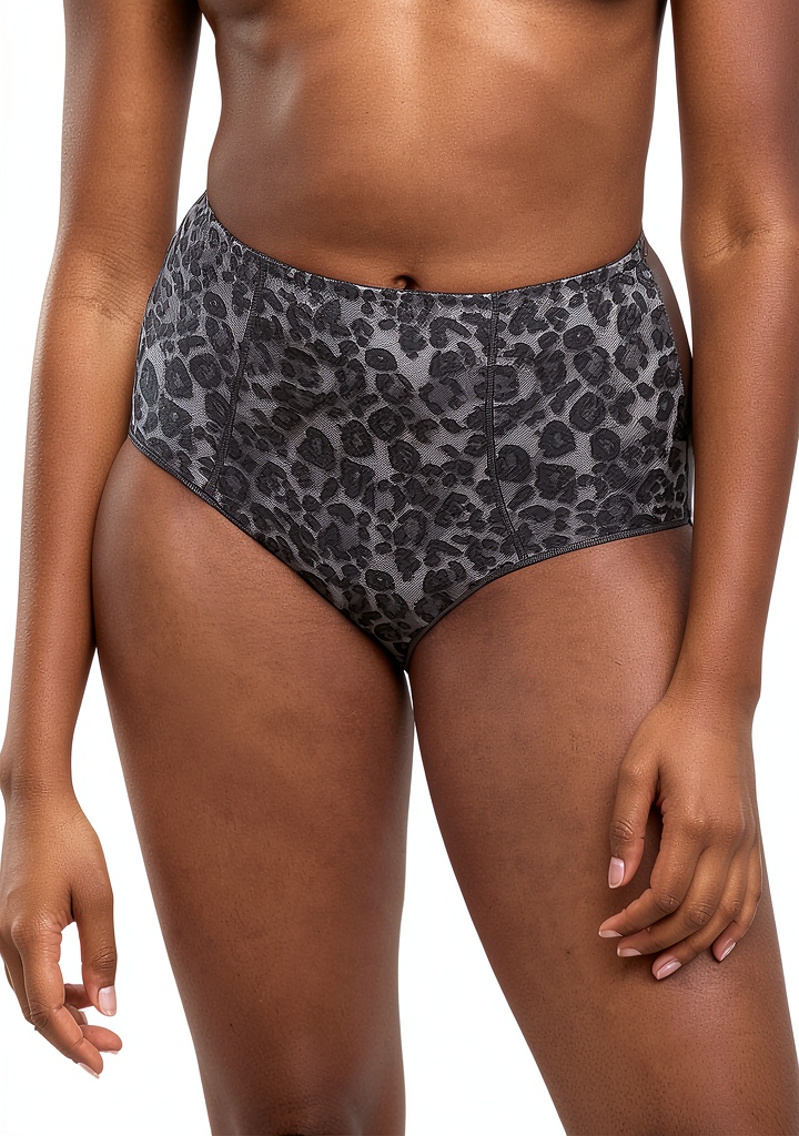 Chantelle Slip modellante jacquard indossato sotto un tailleur pantalone in contesto ufficio