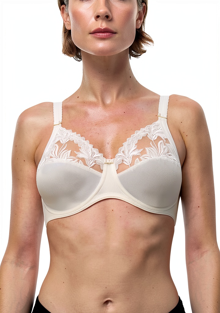 Reggiseno Chantelle indossato in ambiente domestico